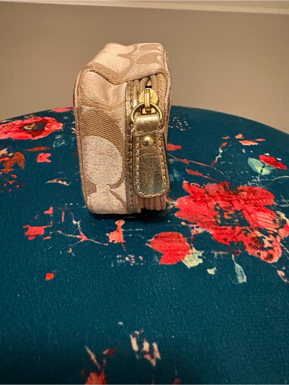 Coach Poppy Pill Box - Picture 4 of 7